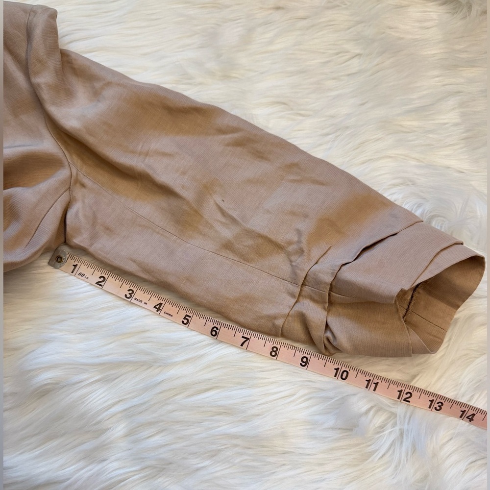 Aritzia Babaton
Power Hip Linen Blazer in Kasha Taupe size 8 - Picture 10 of 10
